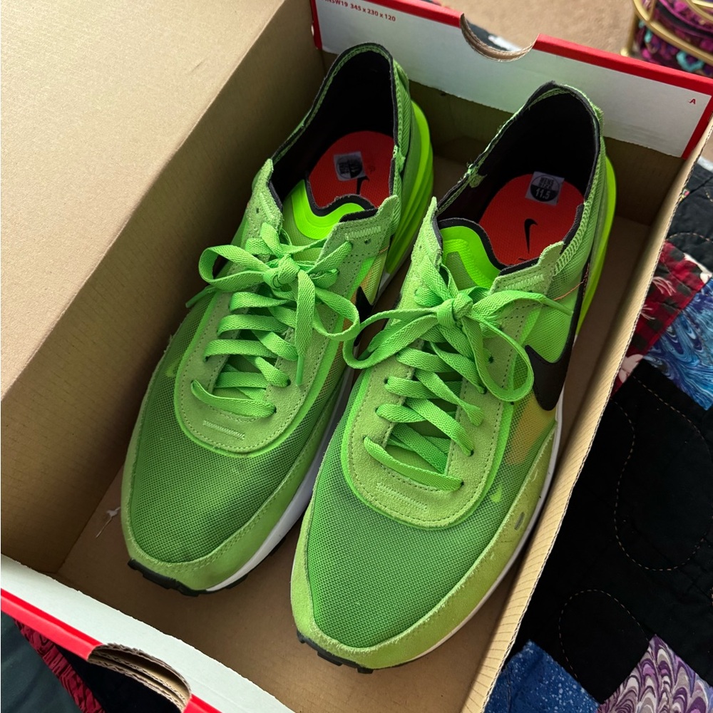 Electric green Men’s Nike shoes - 11.5 - Picture 3 of 5